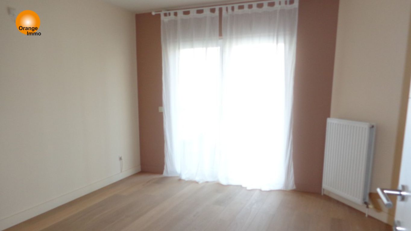 Toplocatie-appartement op het gelijkvloers in residentie “ De Maasvallei “  .  foto 5