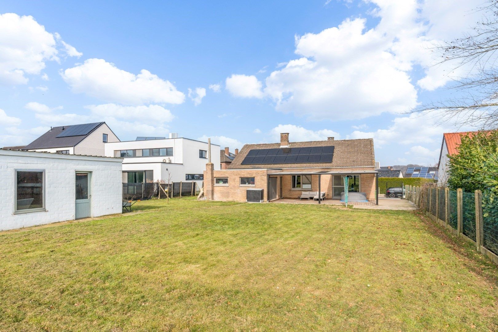 Gerenoveerde vrijstaande bungalow-woning met zuid-west gerichte tuin, op 9a 33ca met zicht op achterliggend groen.  foto 28