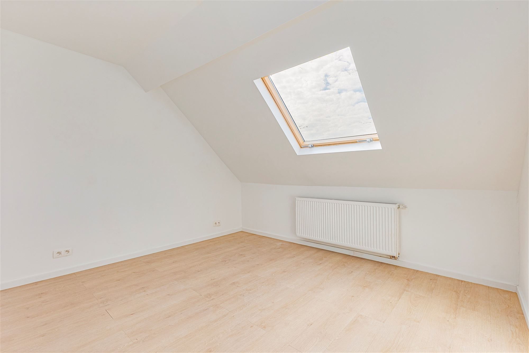 Gerenoveerd huis met 3 slpks en tuin te Hemiksem foto 16