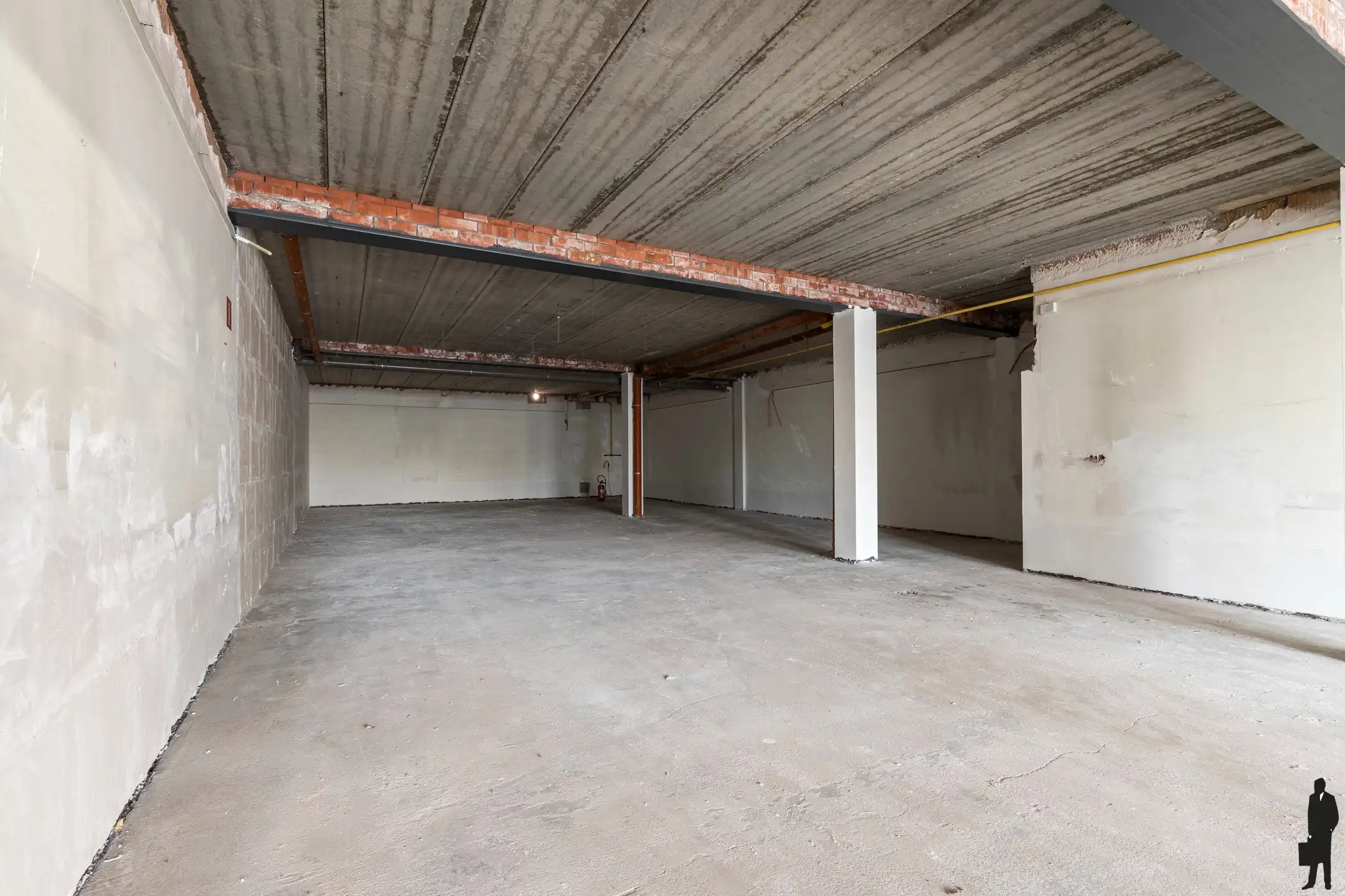 Casco handelsruimte van ca. 242 m² gelegen aan de jachthaven foto 3