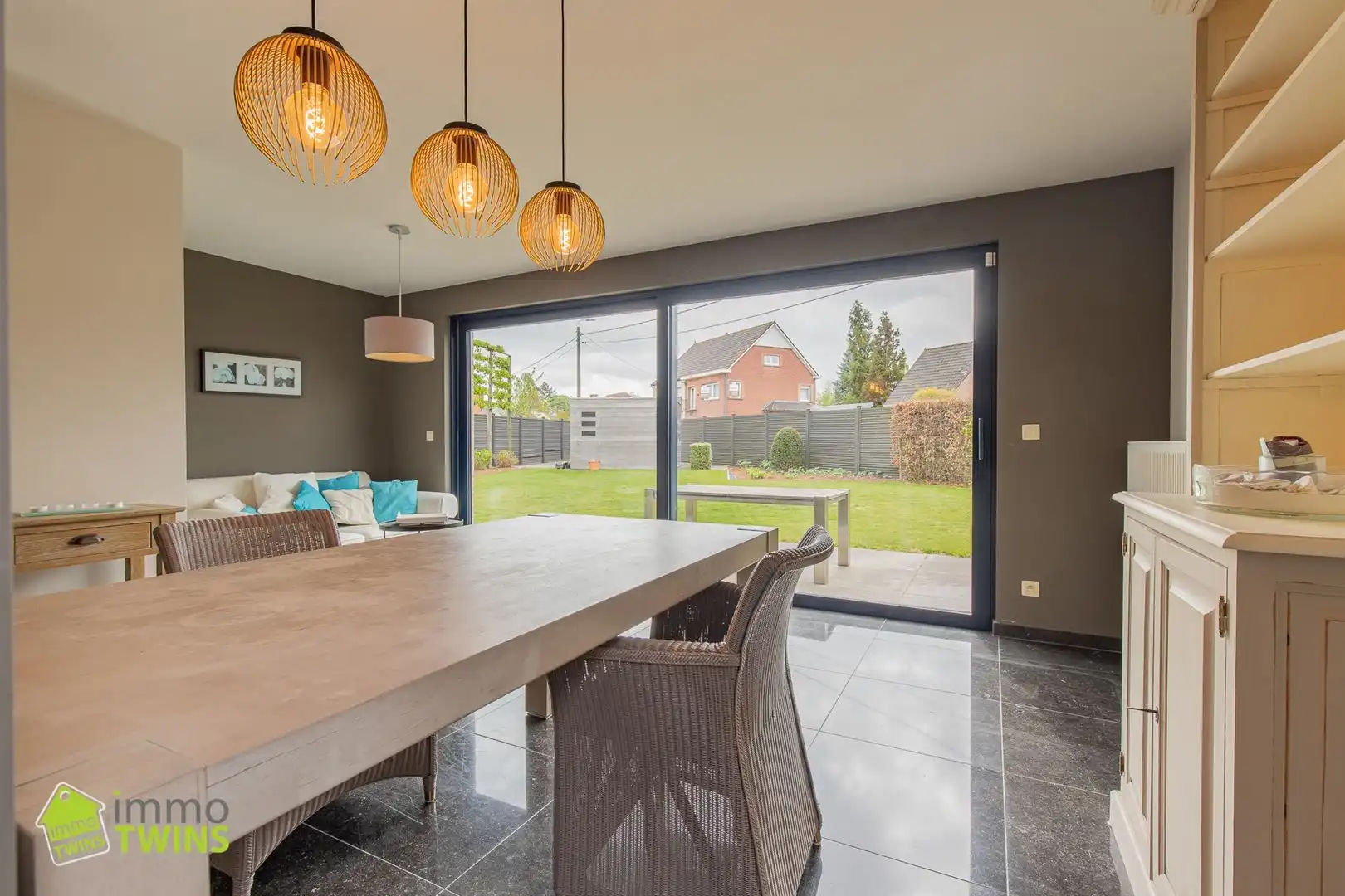 Prachtige instapklare open bebouwing te huur met afgesloten tuin en dubbele garage foto 14