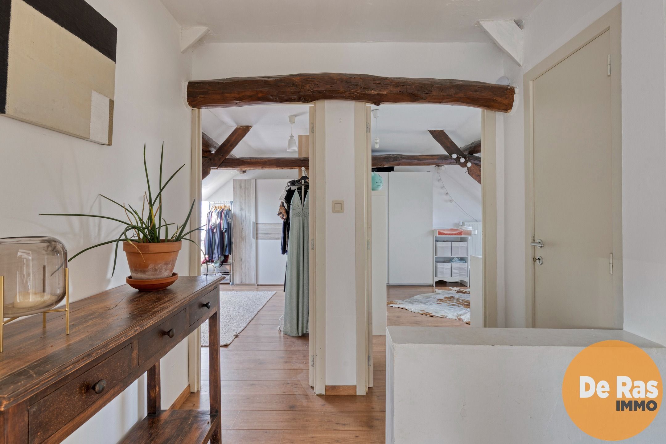 BURST - Instapklare woning met bijgebouw en ruime tuin foto 13