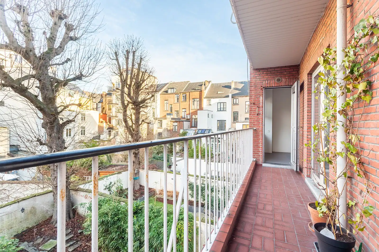 Architecturale parel met een zee van ruimte foto 19