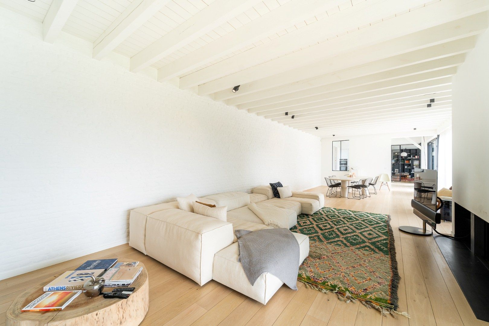 Prachtig gerenoveerde hoeve met panoramisch zicht over de polders foto 2