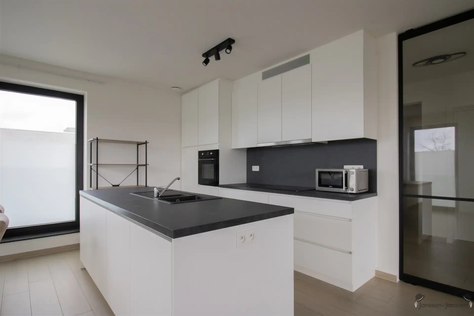 Appartement van 123 m² met 2 slaapkamers, 2 staanplaatsen en ruim terras van 38 m² foto 5