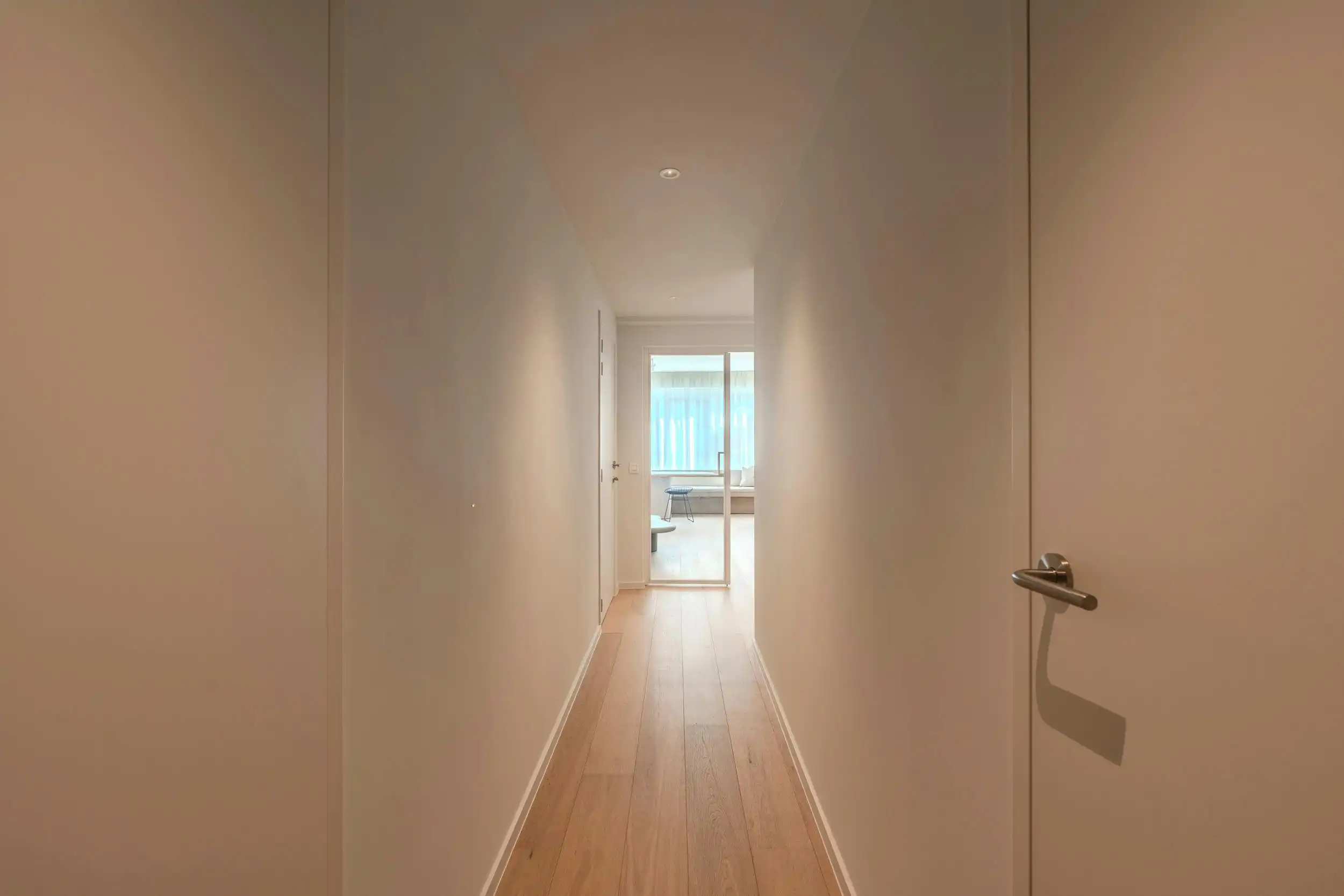 Luxueus gerenoveerd 2-slaapkamerappartement te Oostende foto 18