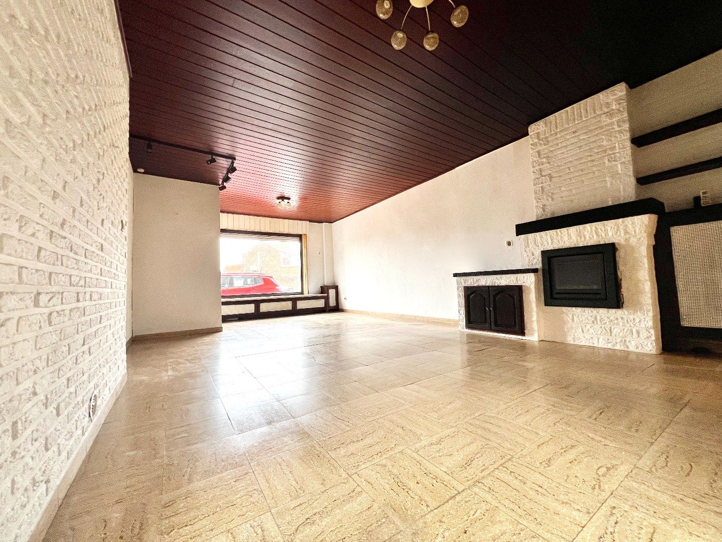 Ruime brede gezinswoning met garage te koop te Harelbeke! foto 3