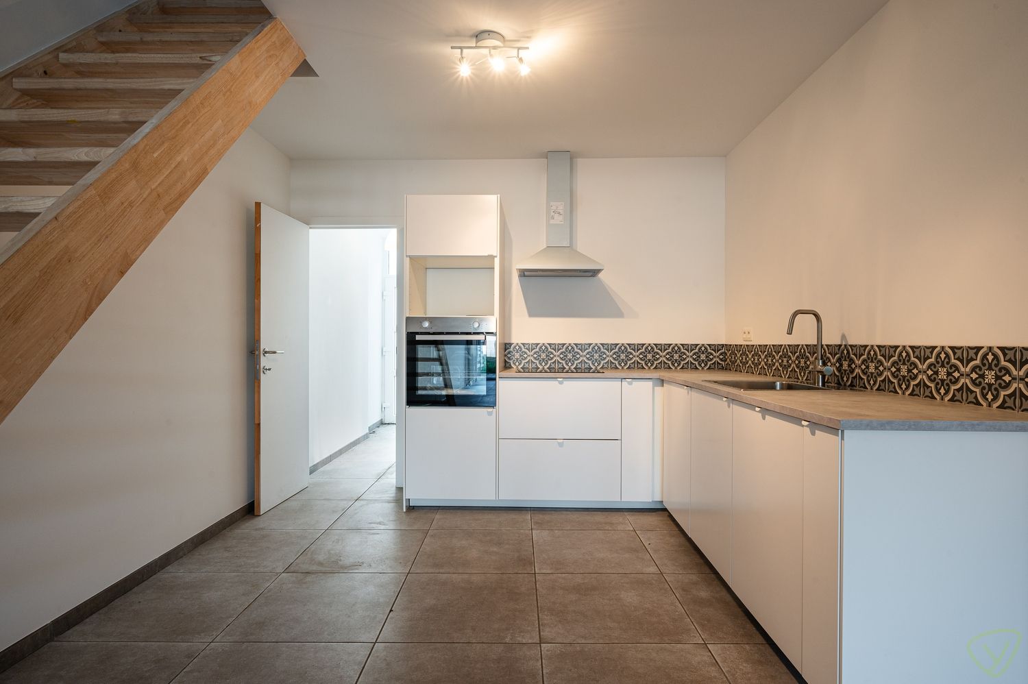 Gerenoveerde arbeiderswoning met drie slaapkamers en garagebox foto 5