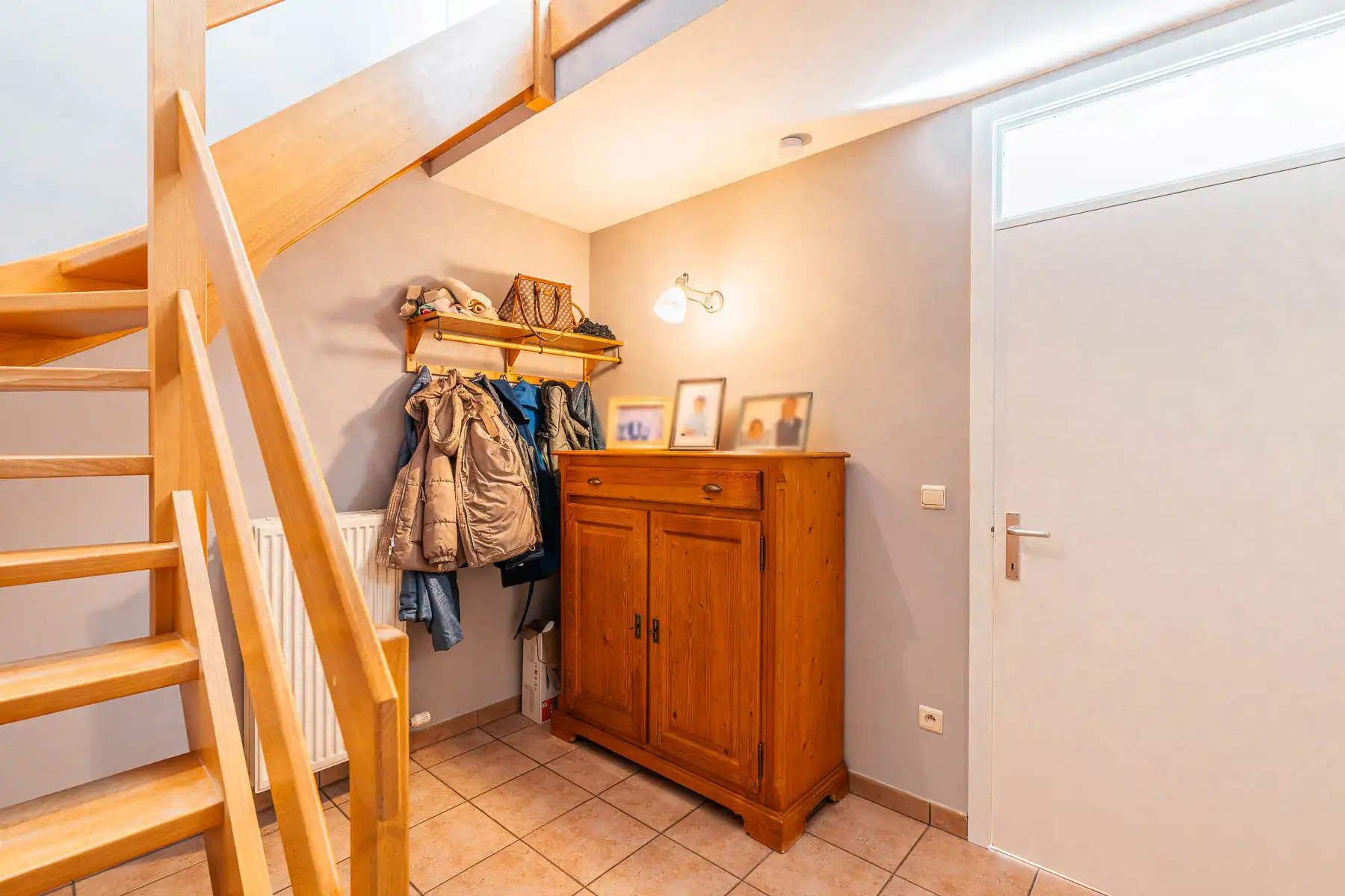 Ontzettend ruim en lichtrijk duplex-appartement incl garagebox foto 2