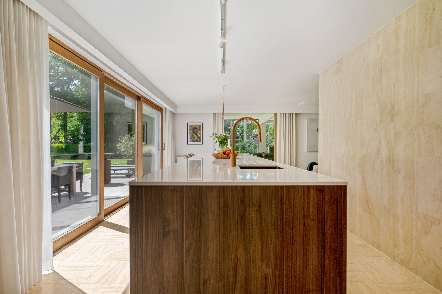 Residentiëel gelegen gelijkvloerse villa op ca. 3.008 m². foto 14