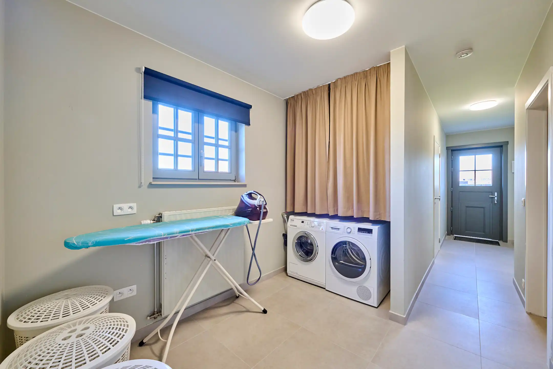 ZEER RUIME INSTAPKLARE WONING MET HOOGWAARDIGE AFWERKING foto 10