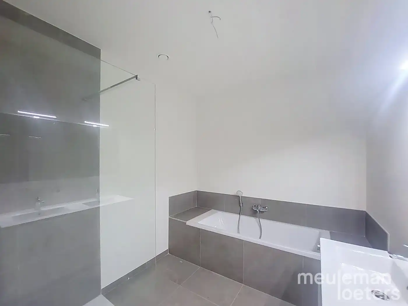 Nieuwbouwwoning met 4 slaapkamers foto 9