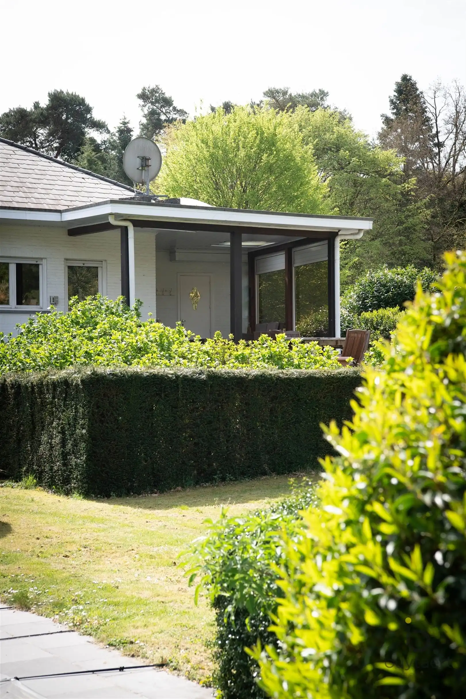 LICHTRIJK WONEN OP DE GRENS VAN SCHILDE EN ZOERSEL: OP TE FRISSEN SPLIT-LEVEL WONING MET TUIN EN ZWEMBAD. foto 23