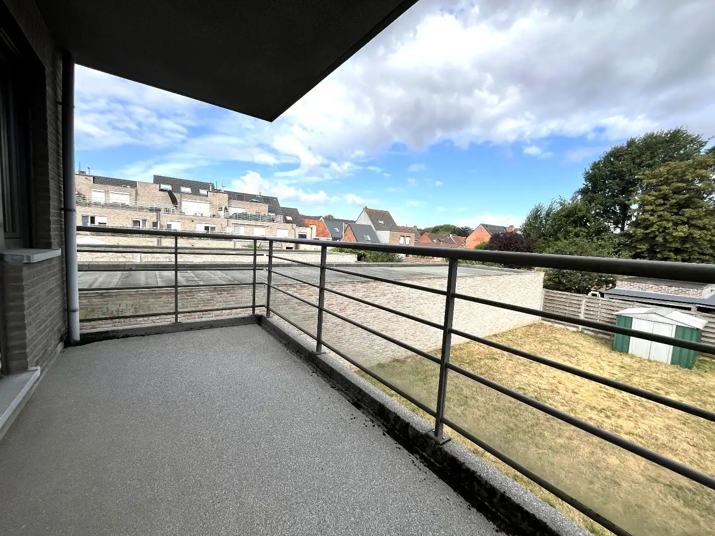Comfortabel 2-slpk appartement met terras en garage foto 14