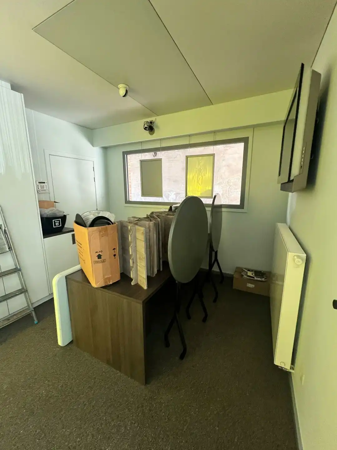 Te Koop Modern Kantoor met Aanliggend Magazijn. foto 7