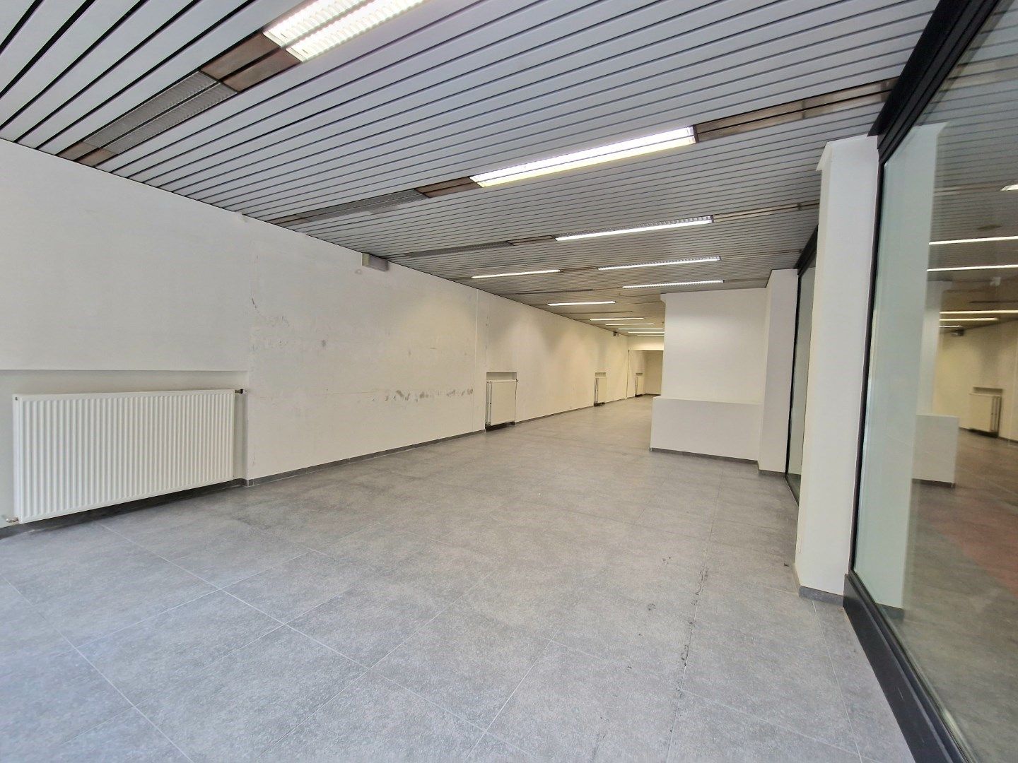 MODERNE WINKELRUIMTE VAN 129 M² IN CENTRUM IEPER foto 5