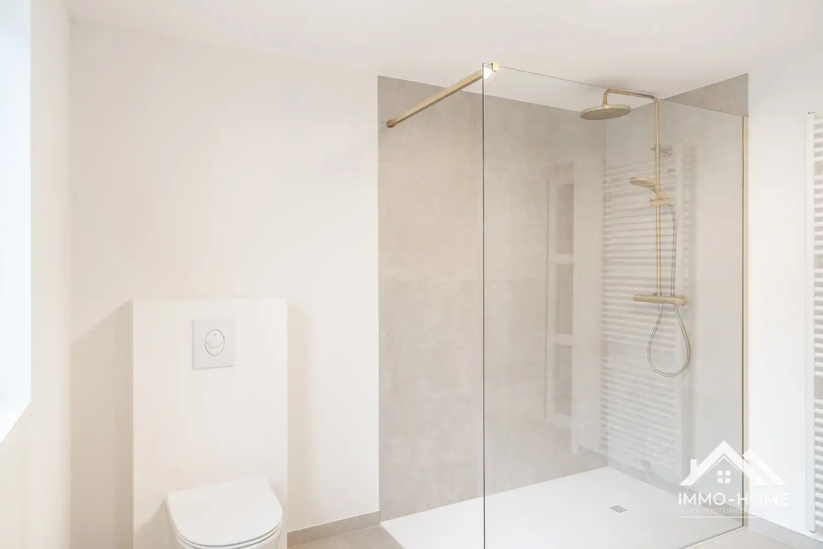 Ruime gerenoveerde burgerwoning !! foto 7