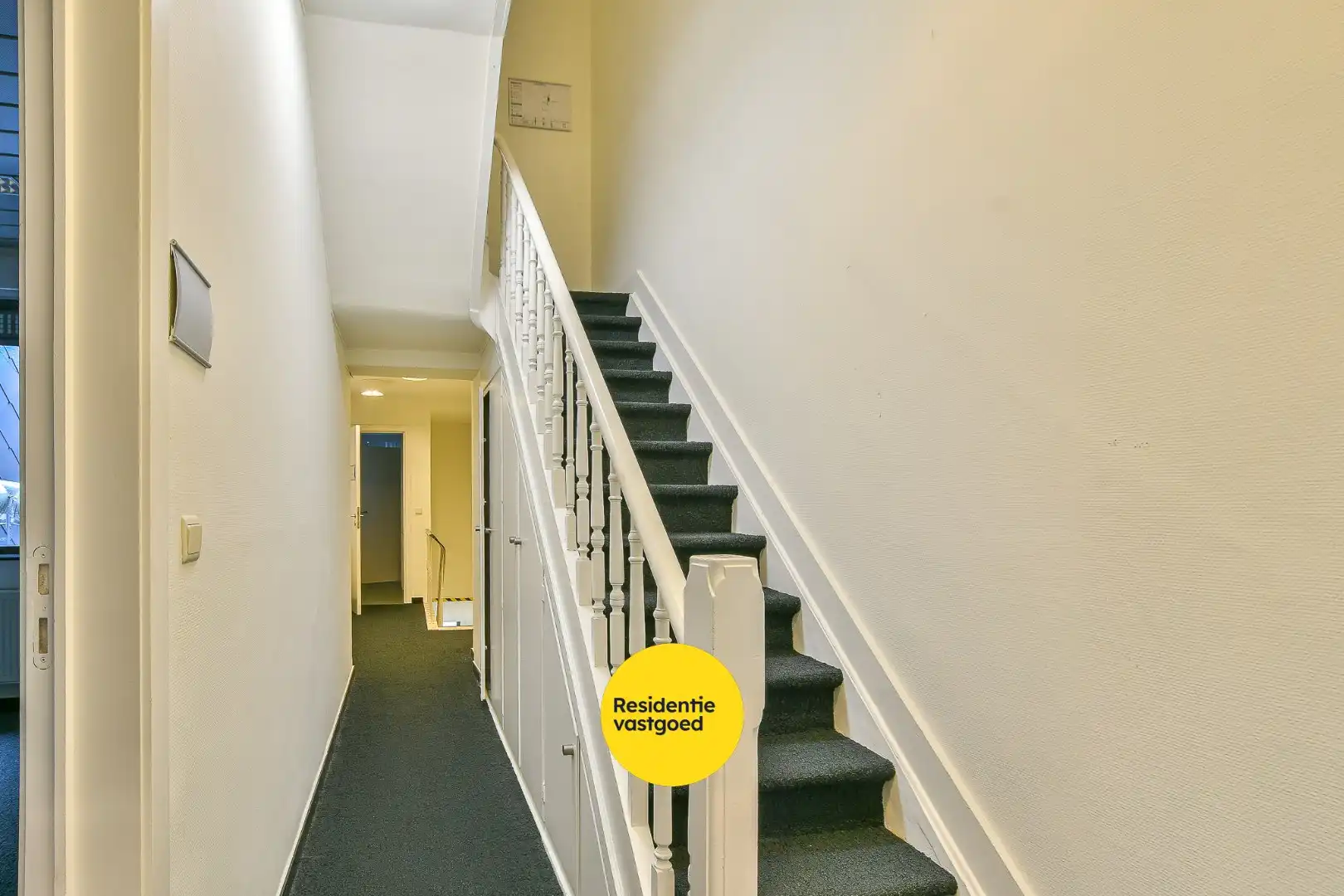 Uniek handelspand (voormalig bankkantoor) met veel mogelijkheden in centrum De Haan foto 10