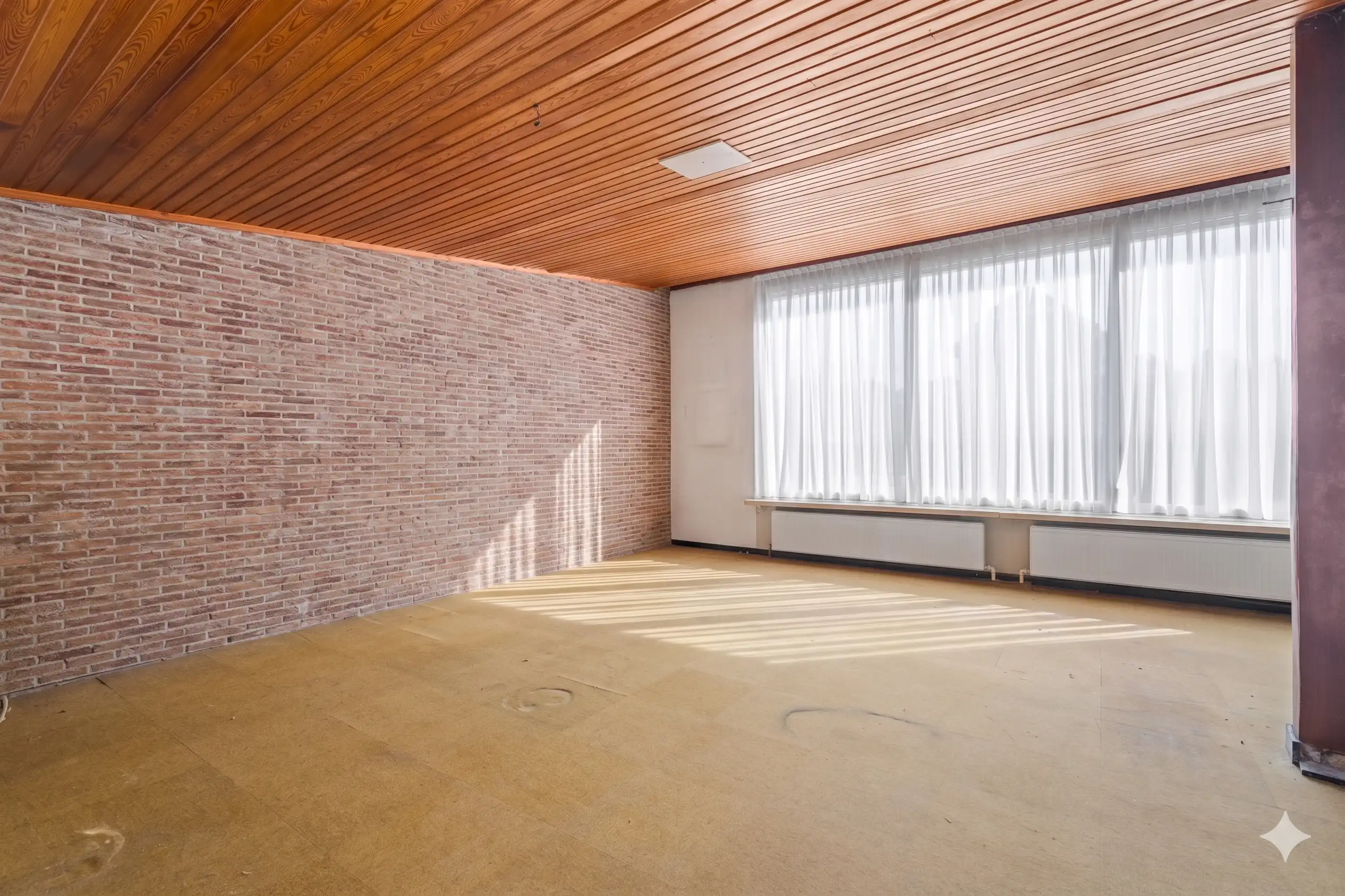 Karakteristieke, lichtrijke bungalow op groot perceel foto 3