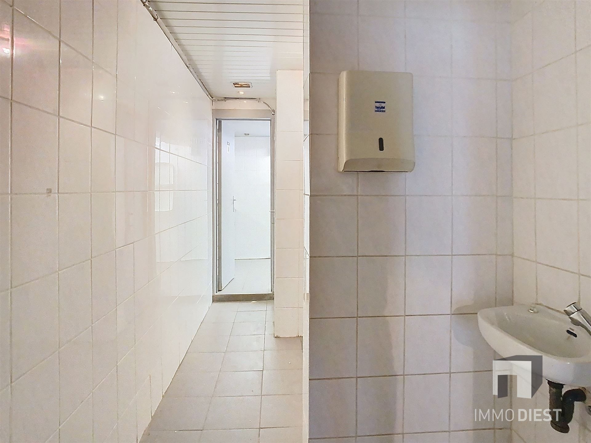 Handelspand 180m2 gelijkvloers op 3,47are met achterliggende tuin foto 17