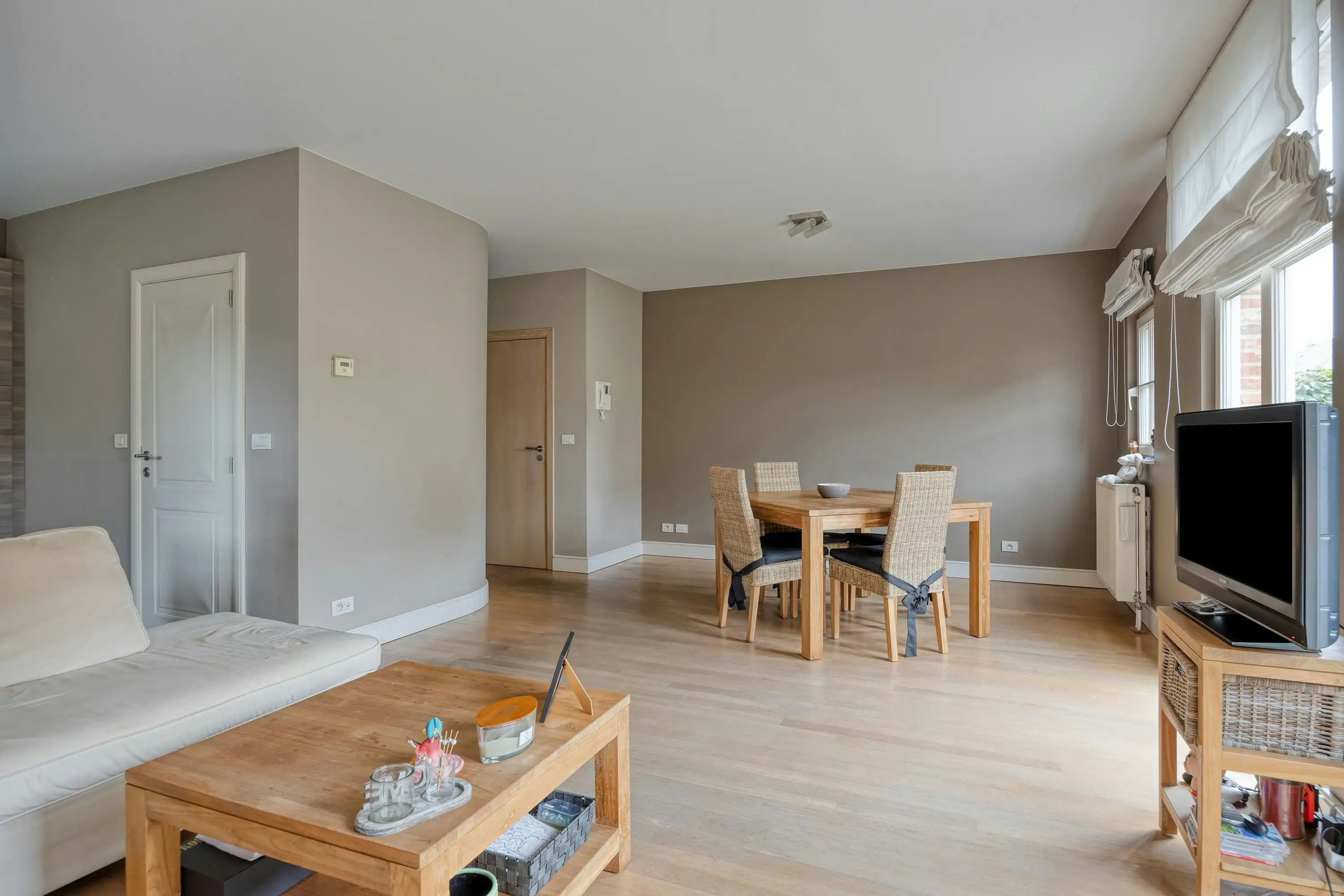 Instapklaar gelijkvloers appartement te koop in Kruibeke foto 3