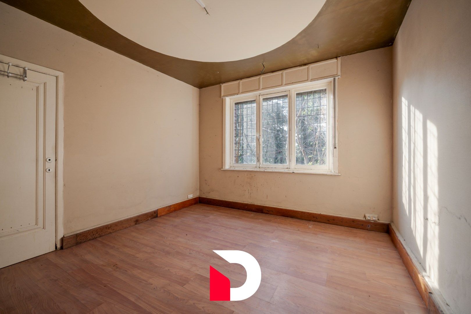 Uiterst charmante en te renoveren woning met weiland aan Merkenveld bos te Zedelgem  foto 16