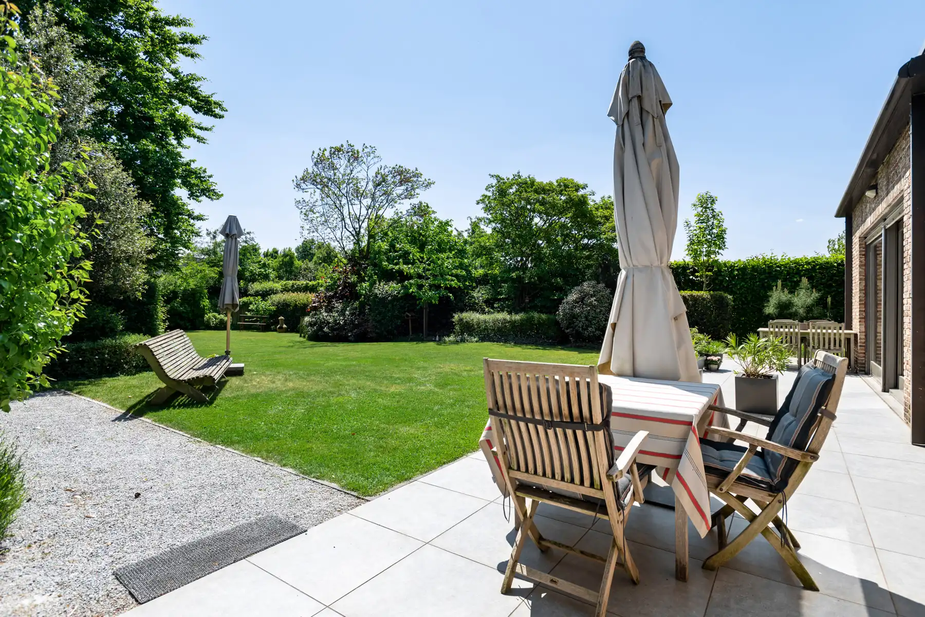 Ruime villa met praktijkruimte in rustige doodlopende straat. foto 17