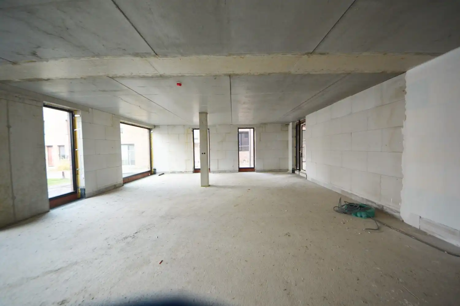 NIEUWBOUW (A.01)MULTIFUNCTIONEEL GELIJKVLOERS PIER KORNEL NABIJ KINE, ARCHITECT, SOEPBAR EN ADVOCAAT foto 6