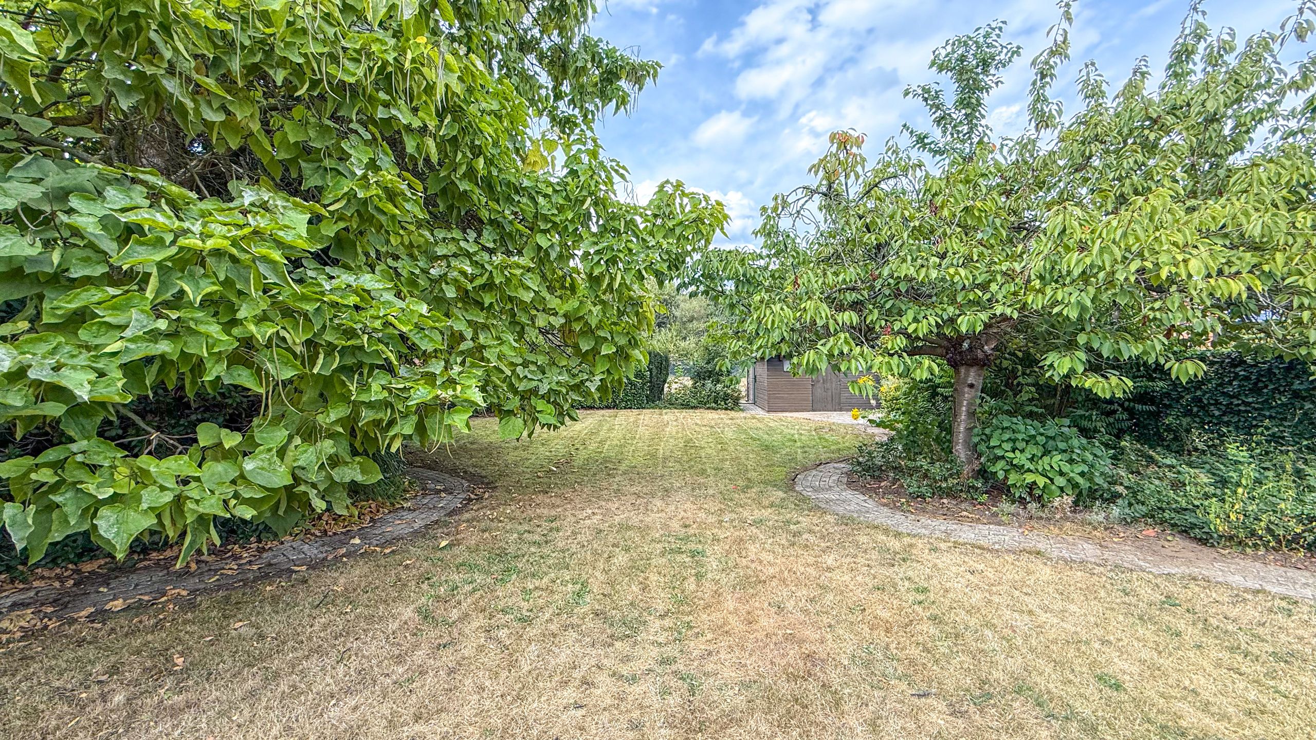 Ruime gezinswoning met 4 tot 5 slpkms en grote omheinde tuin! foto 35