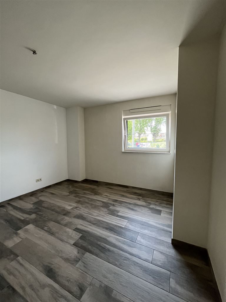 Instapklaar, gelijkvloers appartement met  2  slaapkamers, terras en autostaanplaats. foto 5