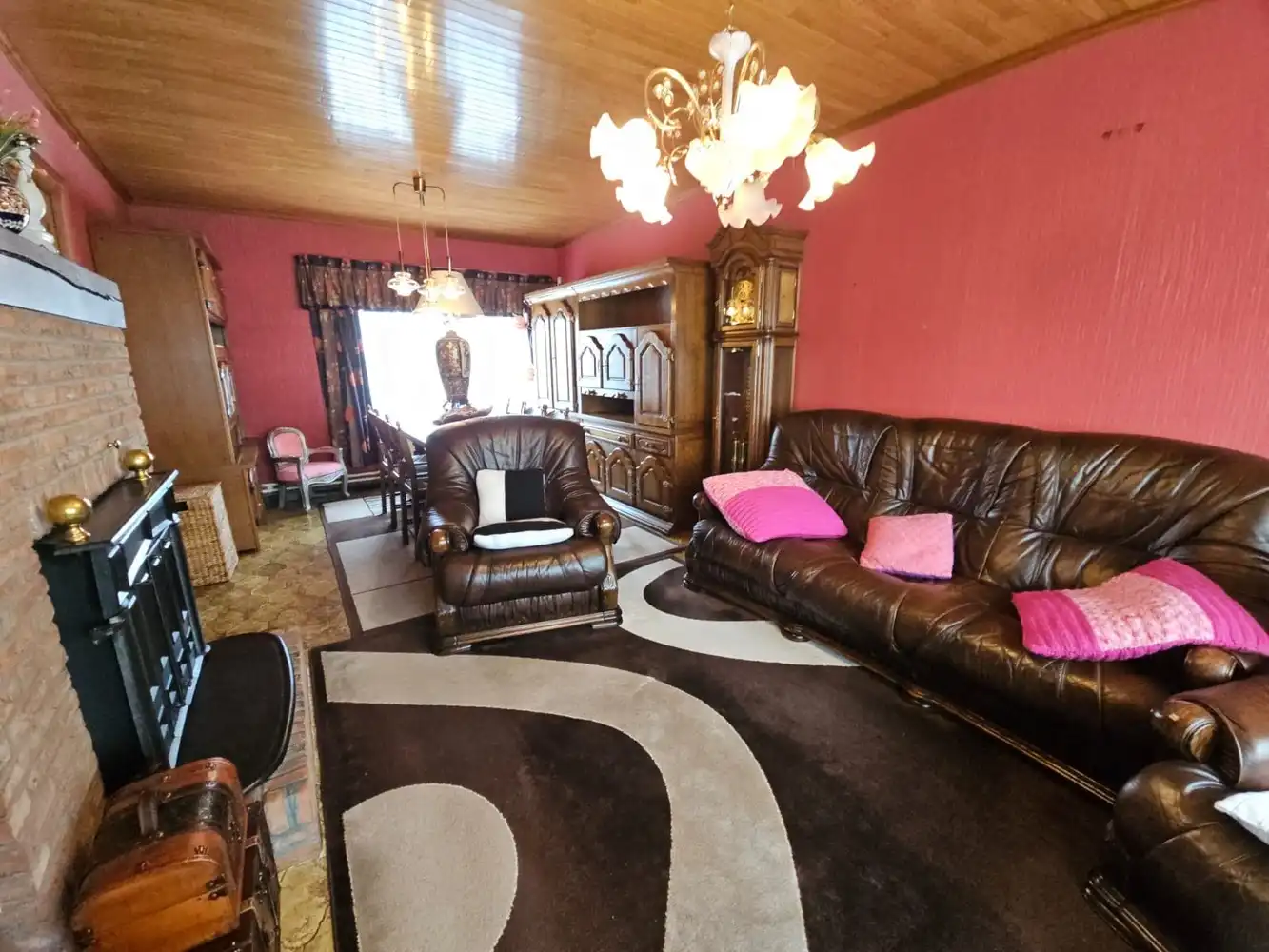 Halfopen bebouwing met garage in rustige omgeving foto 6