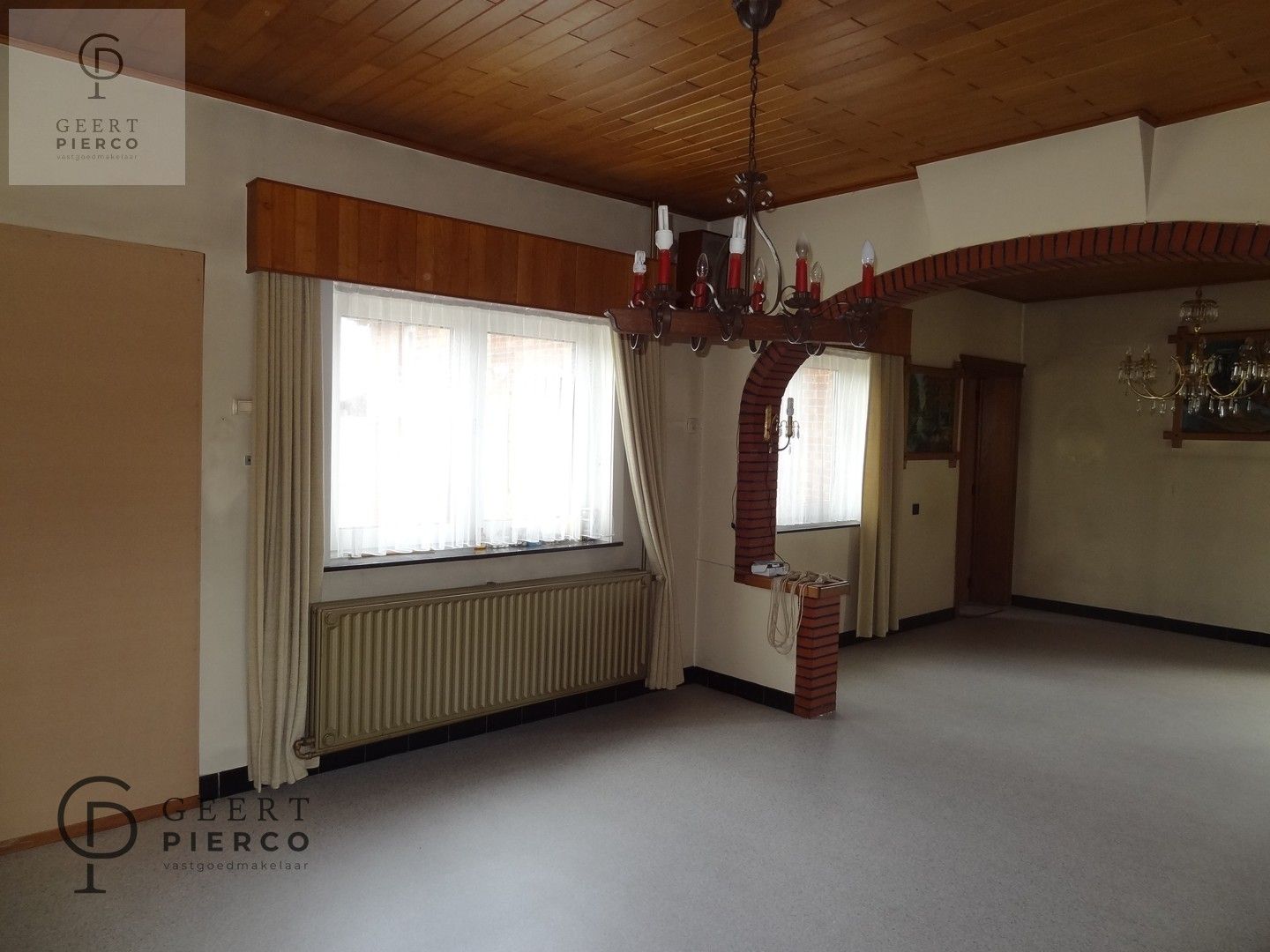 Centraal tussen Hasselt en Sint-Truiden, treffen we aan de Steenweg 56 te Alken deze te renoveren woning met drie slaapkamer, garage en tuin op een perceel van 8a03ca (breedte perceel circa 22m). foto 8
