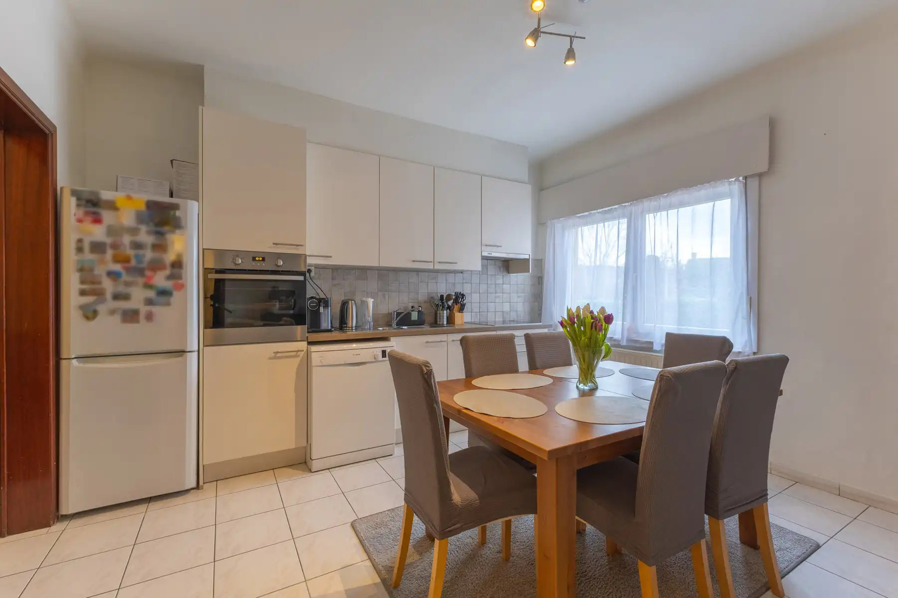 Gelijkvloers appartement met terras en tuin (+ kelder) foto 10