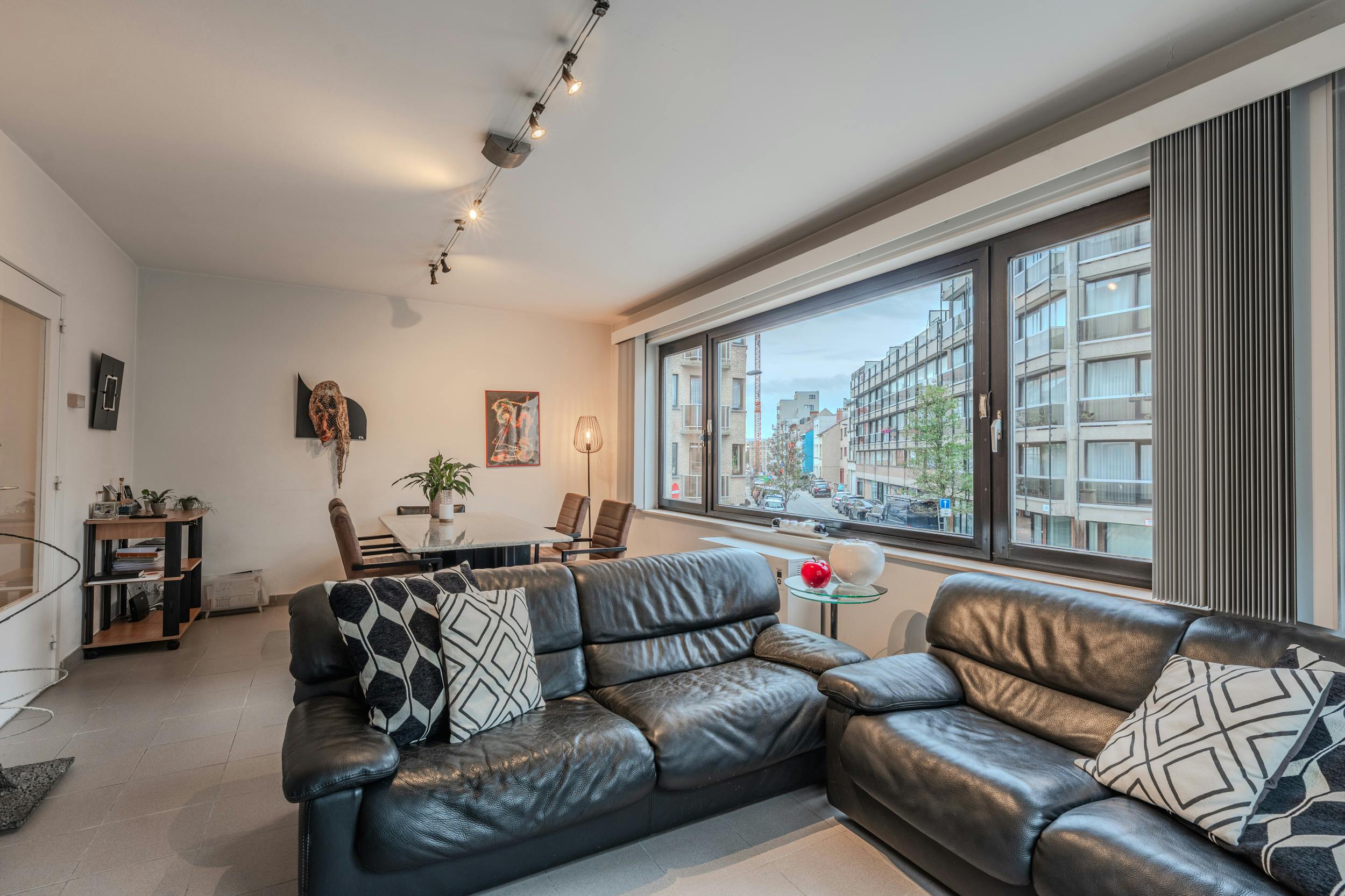 Lichtrijk 2-slaapkamer hoekappartement te koop te Oostende foto 5