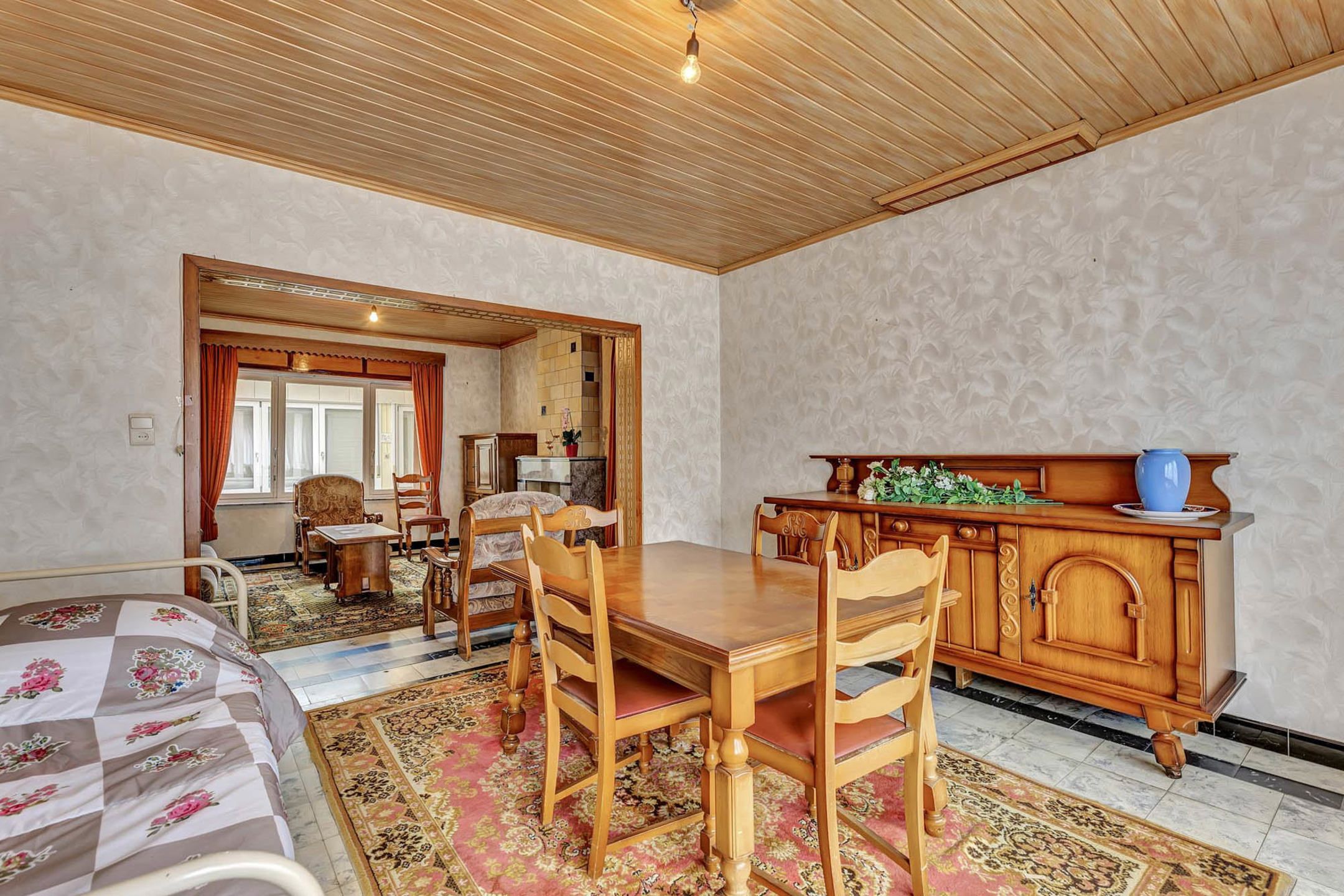 Te renoveren woning met garage en tuin foto 3