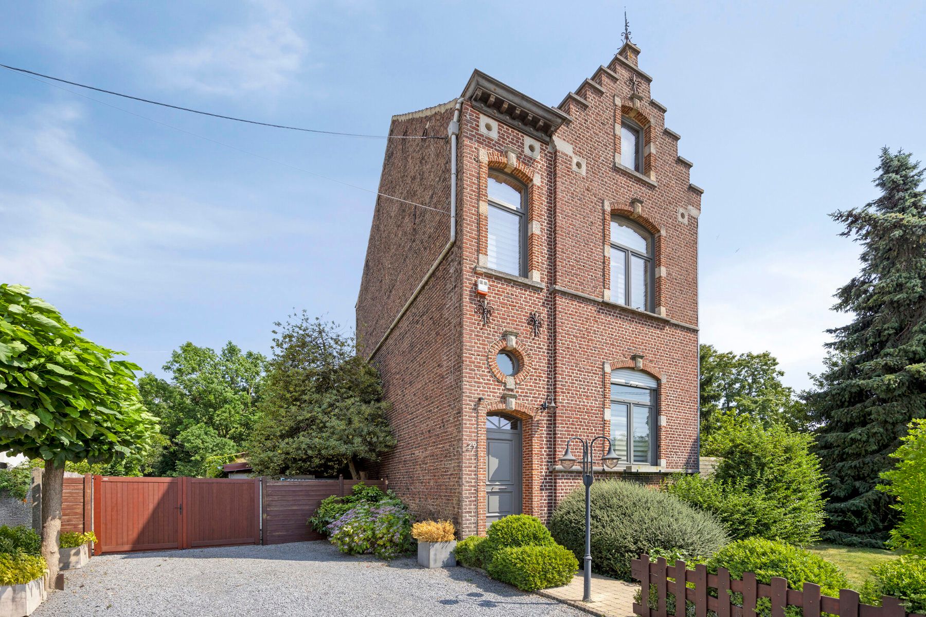 Authentieke herenwoning met 4 slaapkamers en prachtige tuin foto {{pictureIndex}}