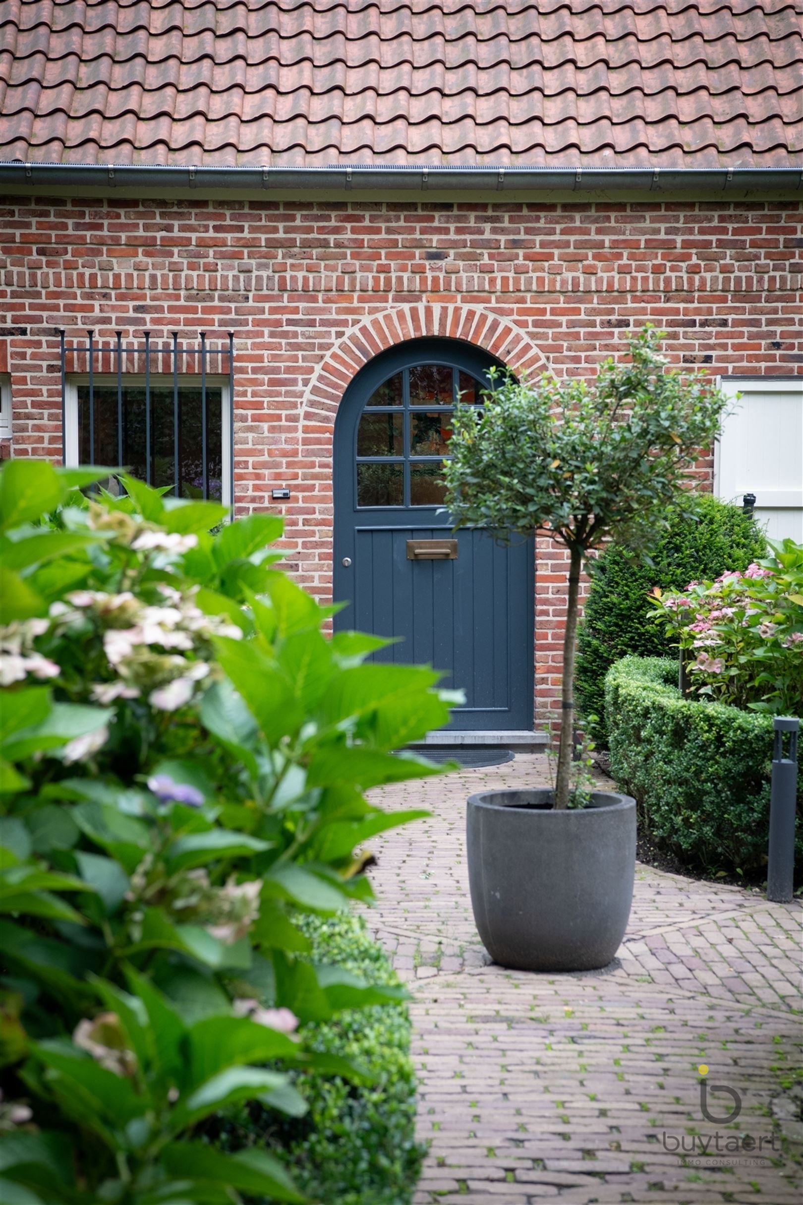 Villa op toplocatie met parktuin en zwembad! foto 4