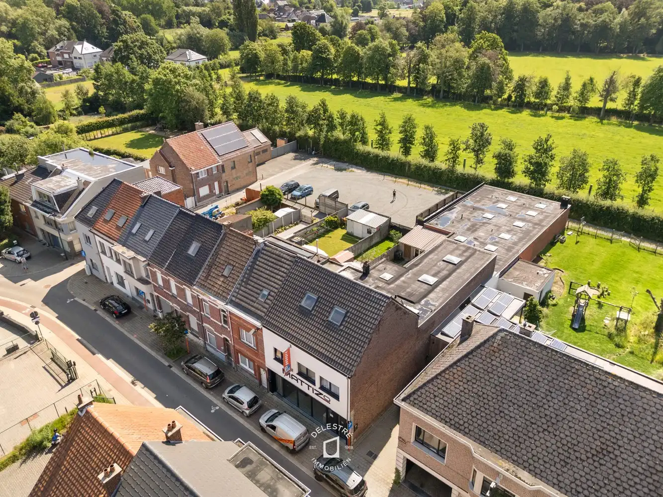 ERG RUIME KWALITATIEF VERHUURDE HANDELSWONING + GROND OF PARKING 12a23ca foto 3