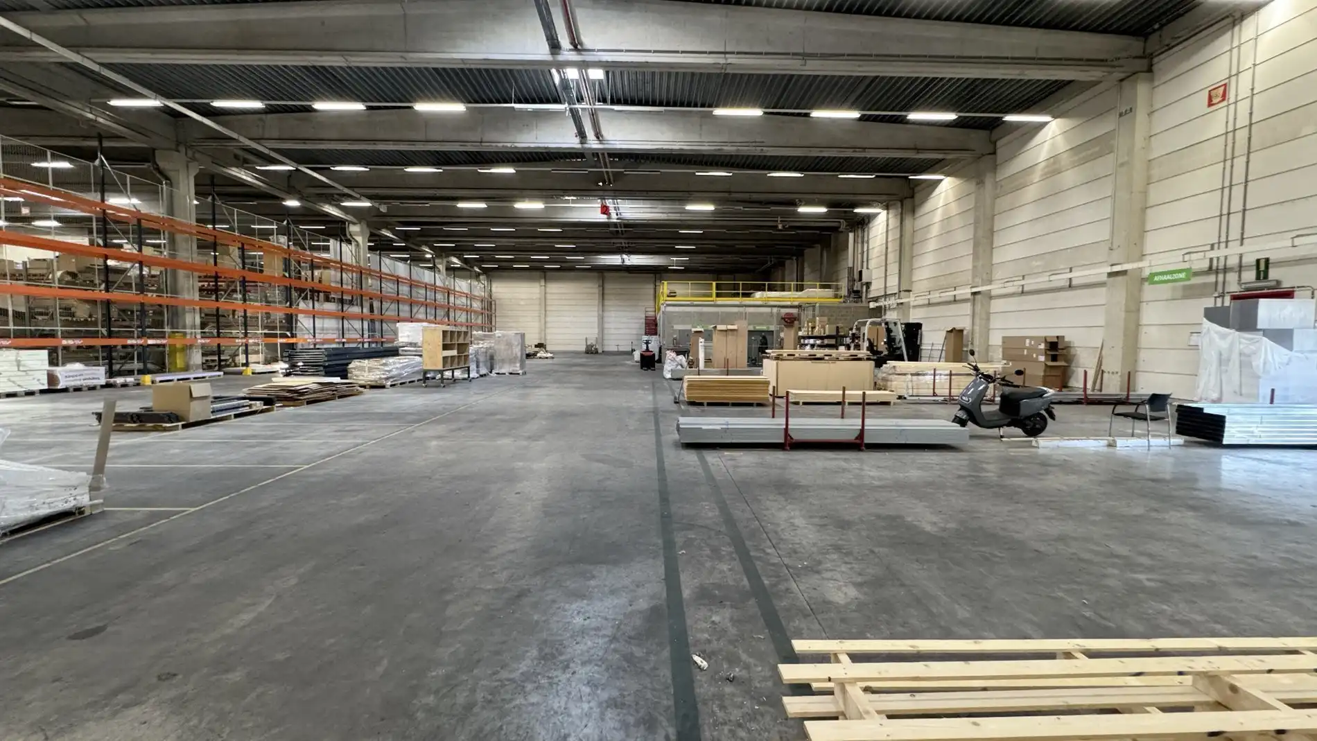 Loods met kantoor te huur nabij E19 in Mechelen foto 10