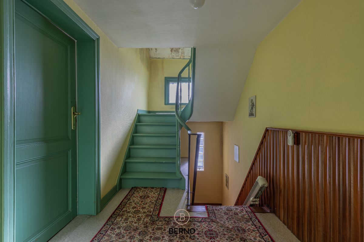 Renovatiewoning met garage en mooie tuin foto 8