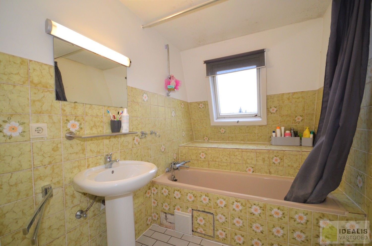 APPARTEMENT OP 2de  VERDIEP MET RUIM 80M² BEWOONBARE OPPERVLAKTE, 2 SLAAPKAMERS EN INPANDIGE GARAGE IN HET HARTJE VAN BOCHOLT foto 11
