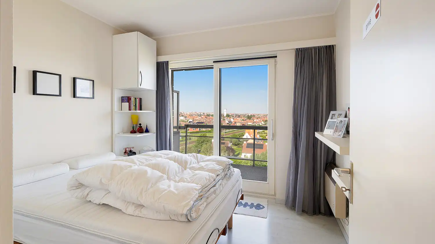 Zongericht ruim 2-slaapkamer appartement met prachtige zichten foto 12