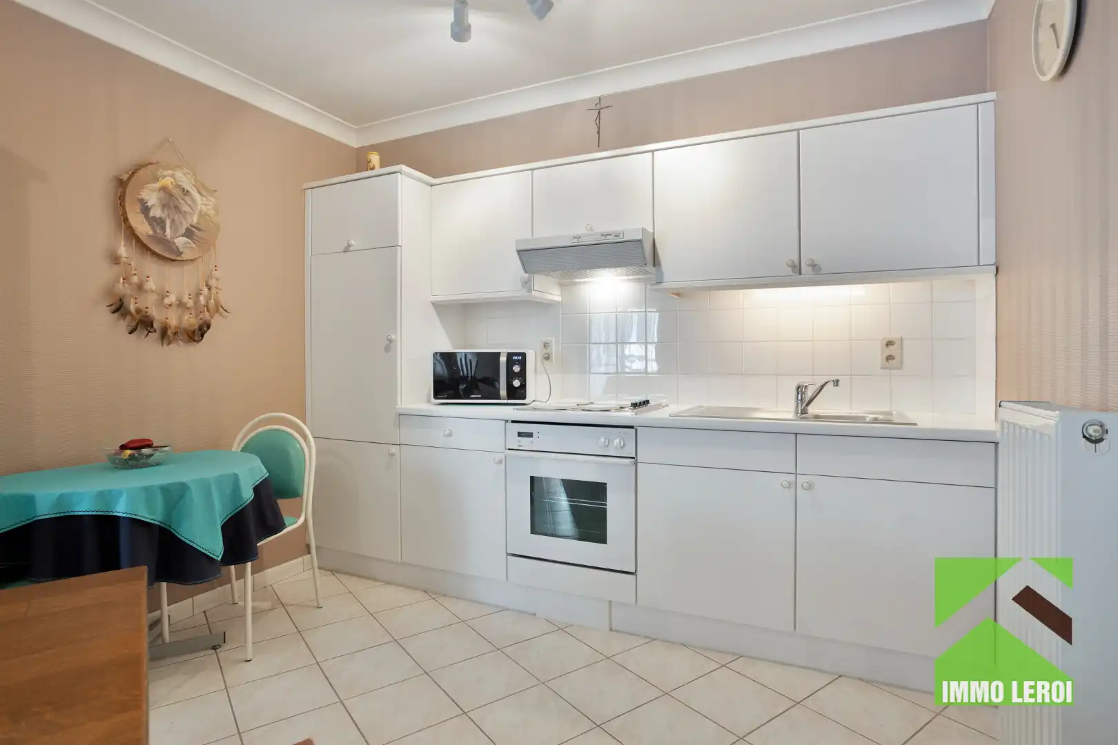 Gezellig ingericht appartement met garage en tuin foto 7