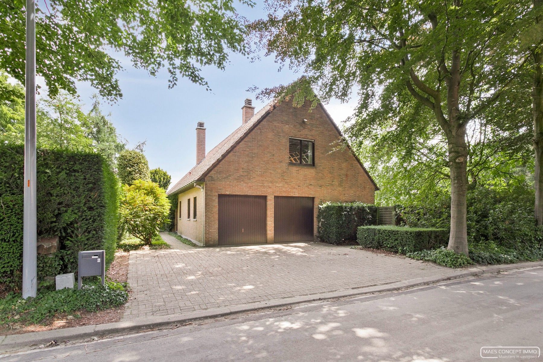 Hoofdfoto van de publicatie: Ruime villa te koop in rustige wijk te Wielsbeke