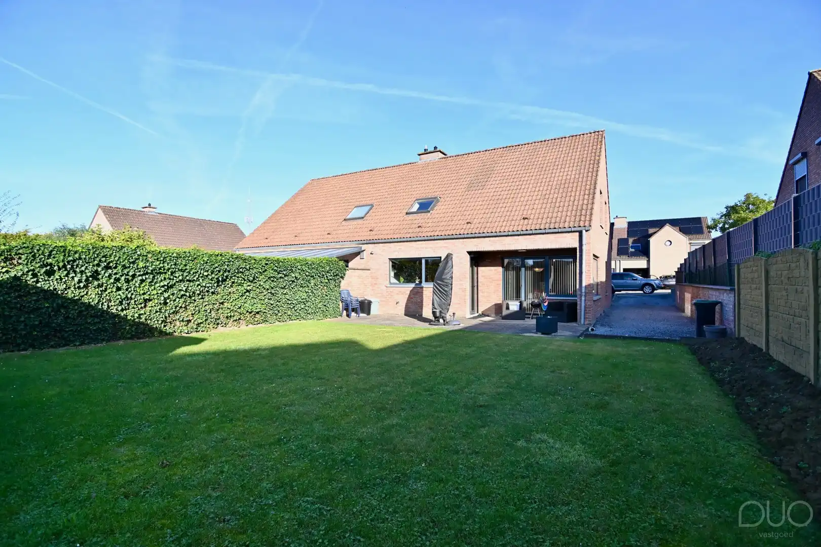 Moderne halfopen ééngezinswoning in de Tongerse stadsrand foto 19