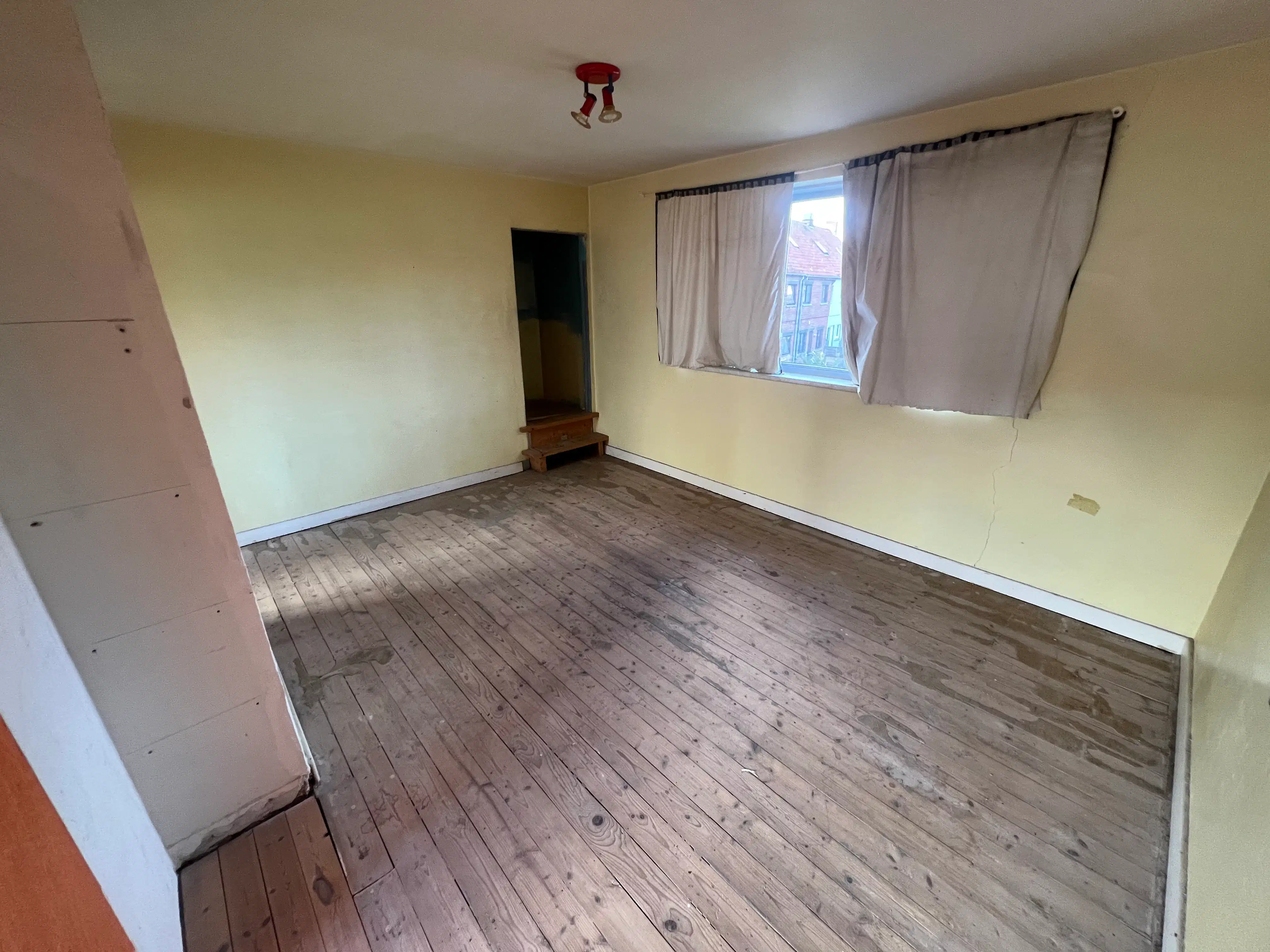 Halfopen bebouwing met zonnige tuin foto 12