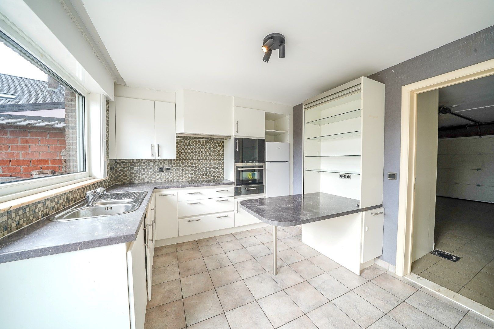 Gezinswoning met garage, zongerichte tuin te koop in Bredene foto 7