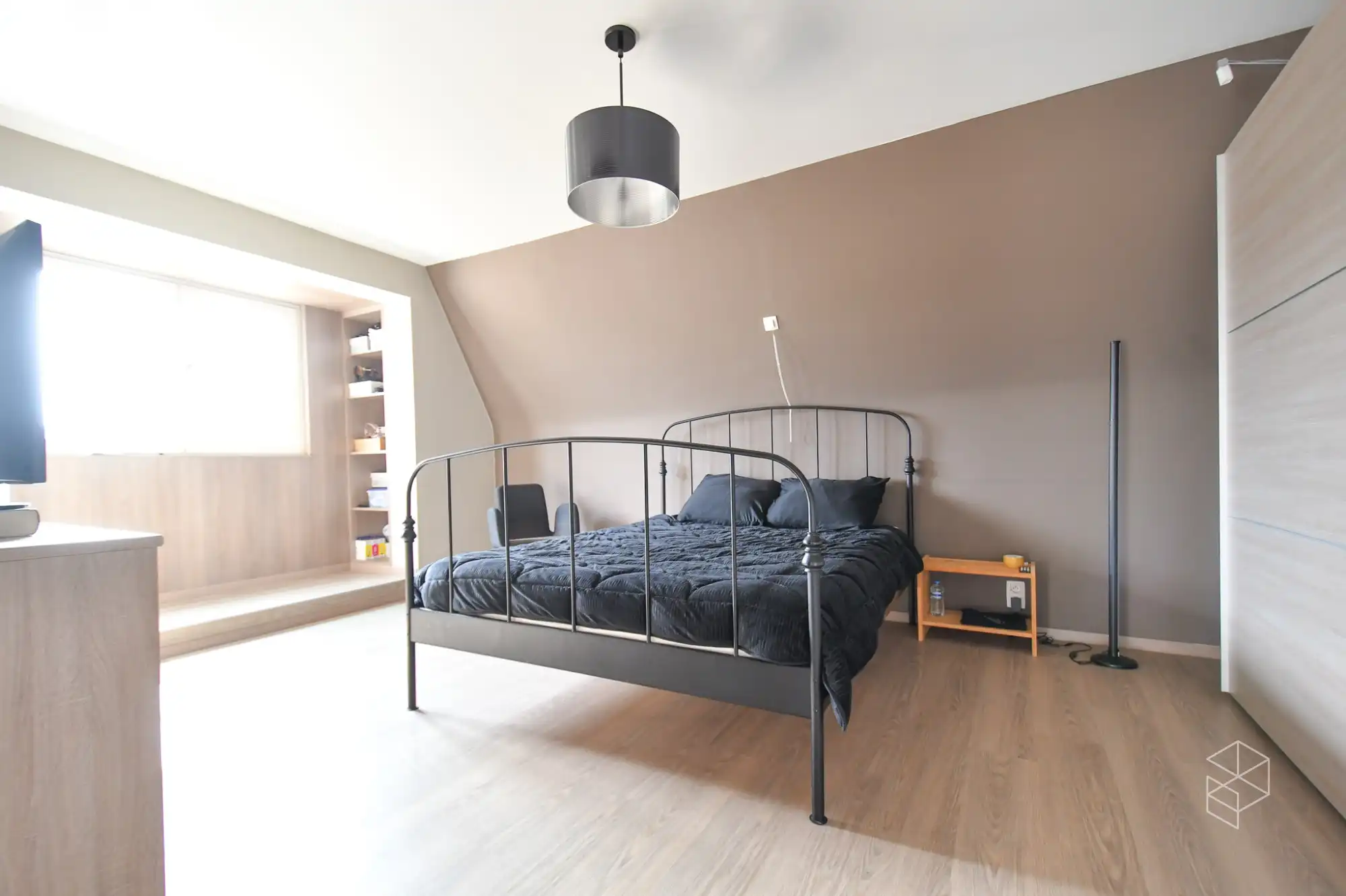 Grote woning met 4 slpk en grote tuin foto 13