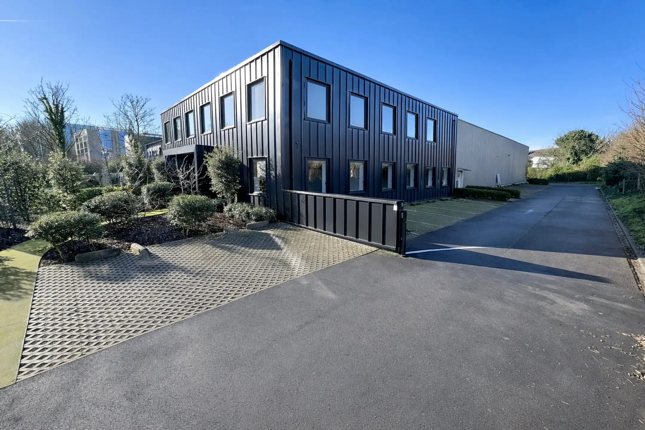 Uitzonderlijke magazijnen en kantoren in Wemmel foto 2