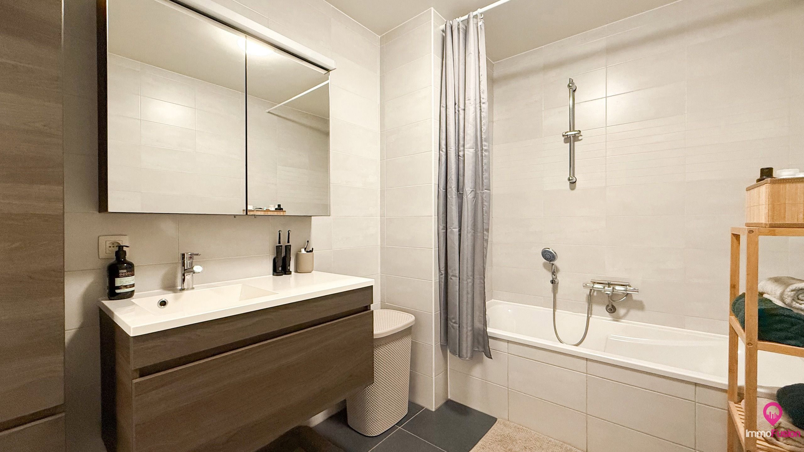 Instapklaar Appartement met 2 Slaapkamers! foto 21